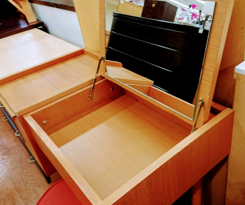 ドレッサーのUNICO