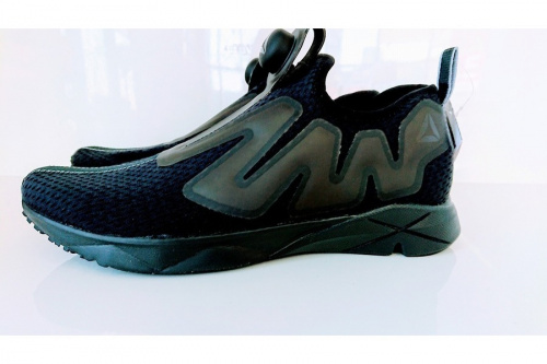 ハイテクスニーカーのREEBOK