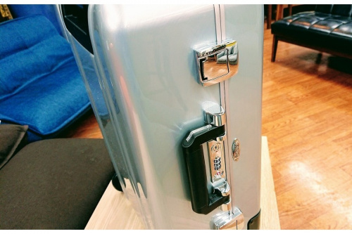 ビジネスアイテムのスーツケース