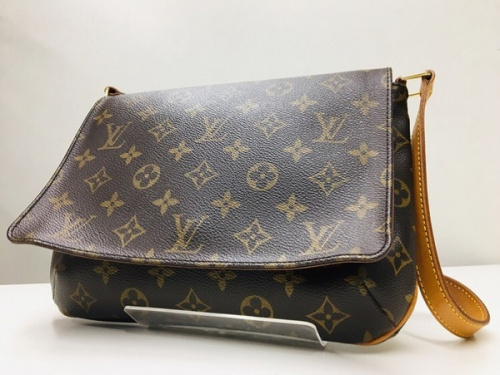 PRADAのCOACH