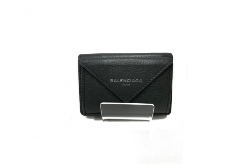 長財布のANYA HINDMARCH