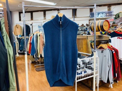 トップスのニット