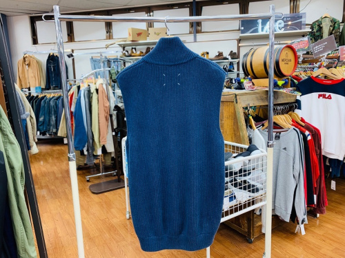 ニットのノースリーブドライバーズニット