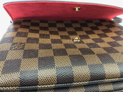 ショルダーポーチのLOUIS VUITTON