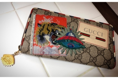 財布のジップアラウンドウォレット