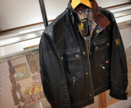 トップスのジャケット