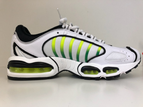 スニーカーのNIKE