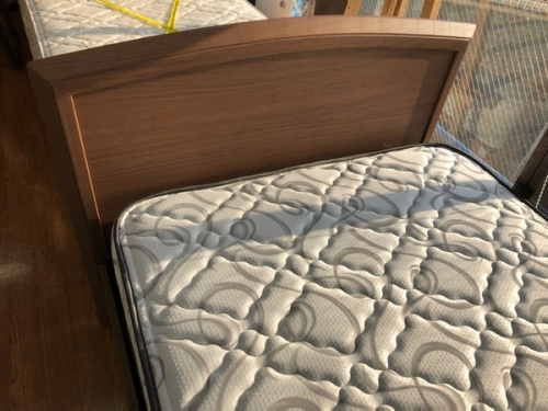 ベッドのシングルベッド