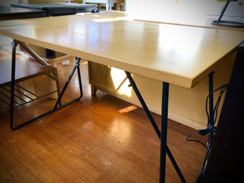 生活家具のテーブル