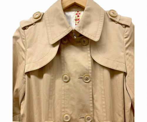 トレンチコートのLois CRAYON