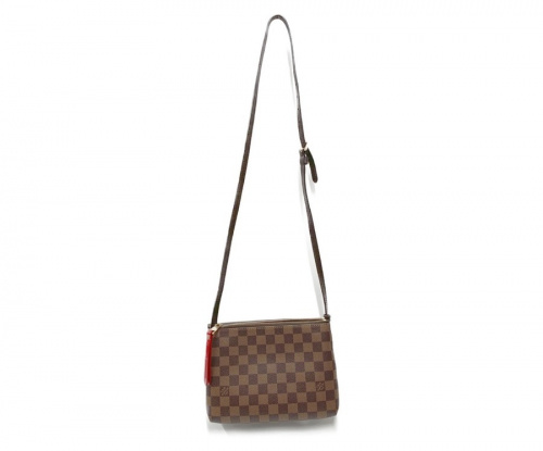 トワイスのショルダーポーチ