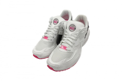 靴のスニーカー