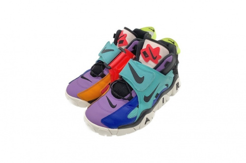 靴のスニーカー