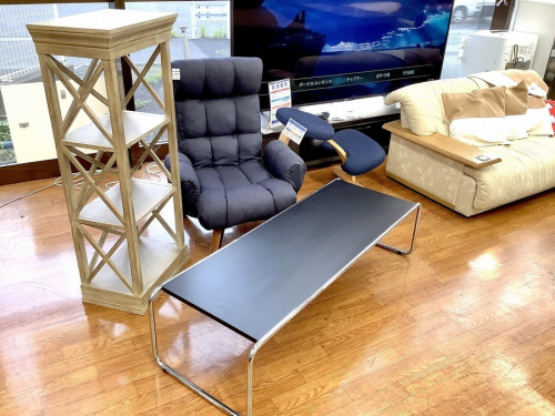 生活家具のテーブル