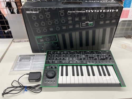 キーボードのシンセサイザー