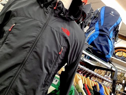 トップスのジャケット