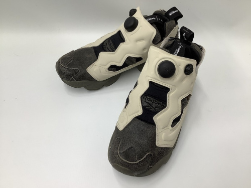 靴のスニーカー