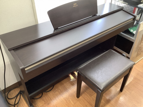 鍵盤楽器の電子ピアノ