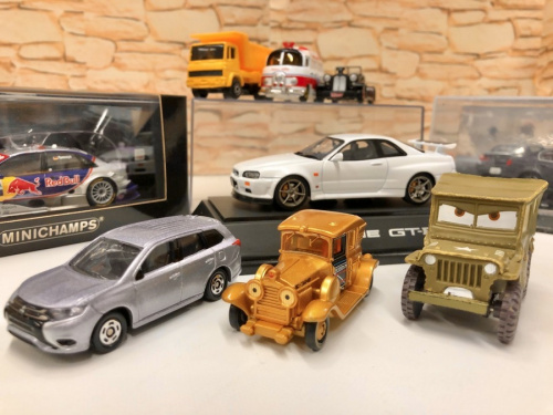 トミカ　ミニカーのカーズ　ディズニー