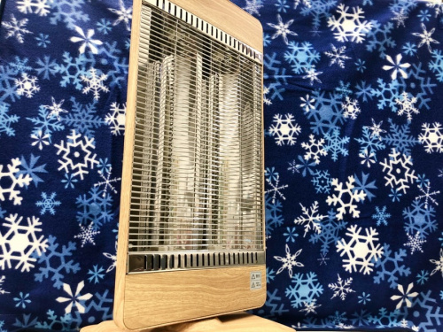 暖房器具のストーブ　ファンヒーター