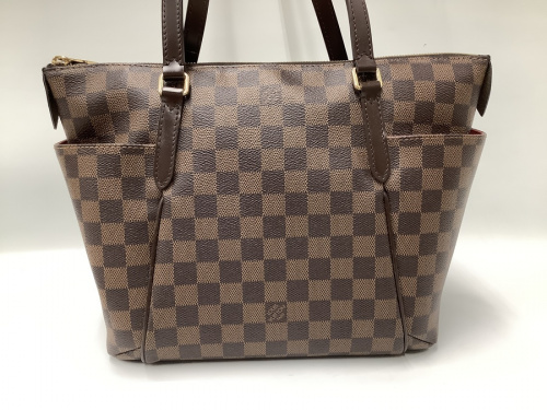 トートバッグのLOUIS VUITTON