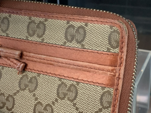 ジップアラウンドウォレットのGUCCI