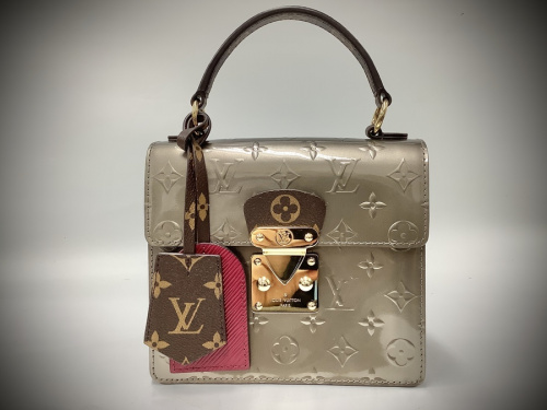 ショルダーバッグのLOUIS VUITTON