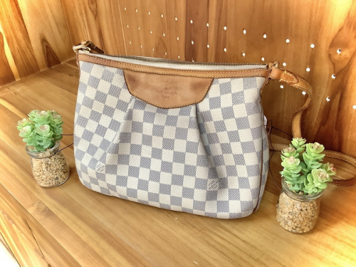ヴィトン買取　東京のショルダーバッグ