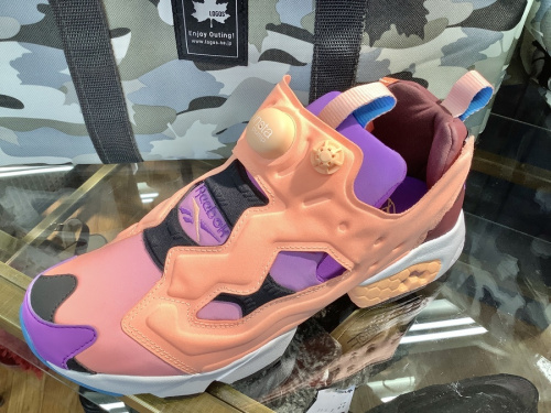 靴・シューズのREEBOK