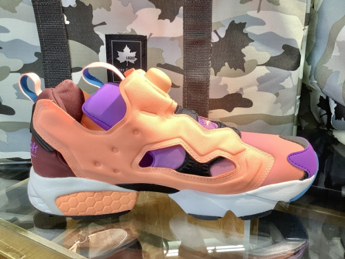 REEBOKのインスタポンプフューリー