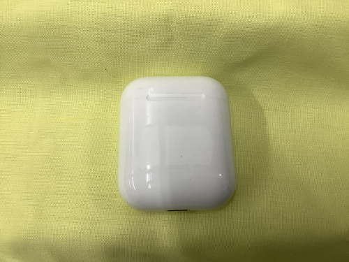 ヘッドホンのAirPods (第二世代)