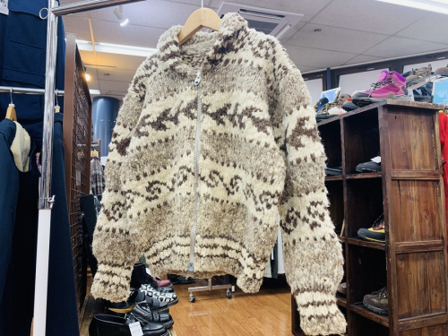 カーディガンのカウチンニットカーディガン