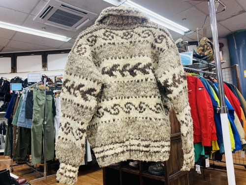 カウチンニットカーディガンのメンズ