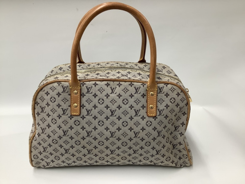 バッグのボストンバッグ