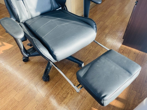 イスのゲーミングチェア