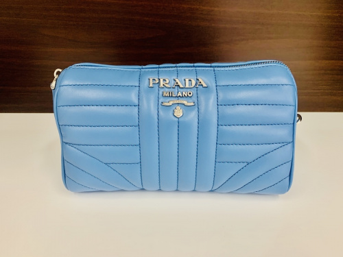 ハンドポーチのPRADA