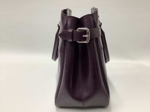 トートバッグのLOUIS VUITTON