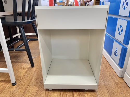 テーブルのスチールキャビネット