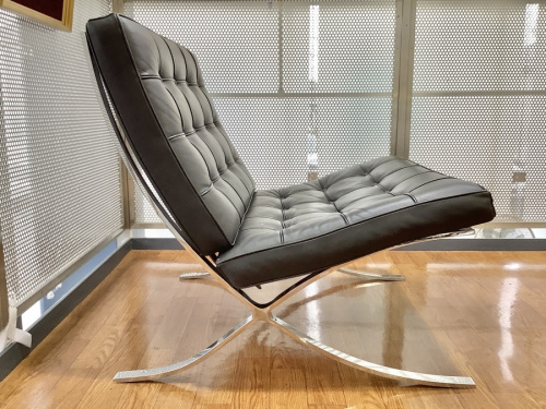 バルセロナチェアの大塚家具