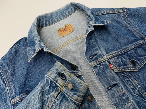ジャケットのデニムジャケット