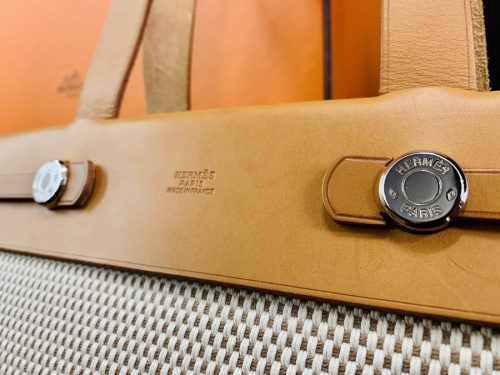 バッグのトートバッグ