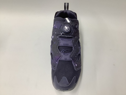 スニーカーのREEBOK