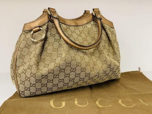 バッグのハンドバッグ