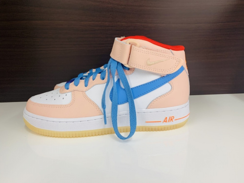 ハイカットスニーカーのNIKE