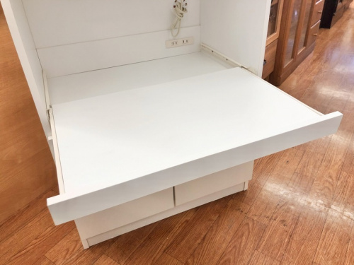 カップボード　棚のチェアー　イス