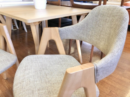 プラス　リビングの東京　武蔵村山　青梅　瑞穂　昭島　東大和　立川　東村山　西多摩　多摩地区　埼玉　入間　狭山　所沢　買取　買い取り　家具　テーブル