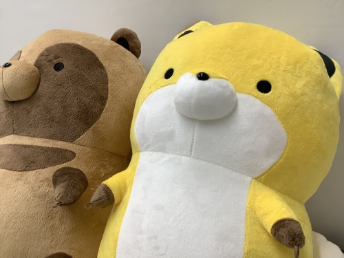 PCクッションのタヌキとキツネ