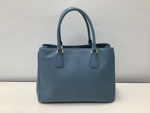 ハンドバッグのPRADA