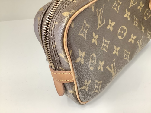 ショルダーポーチのLOUIS VUITTON