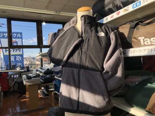 トップスのジャケット